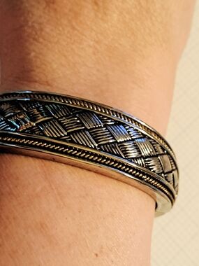 Silver-Tone Woven Pattern Hinged Bangle Bracelet
